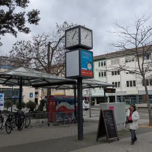 Kaputte Uhr, marode City – Bad Kreuznach vergammelt!